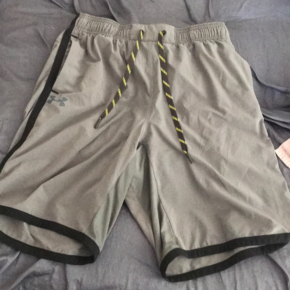 Under Armour Men’s Shorts Medium 9” inseam